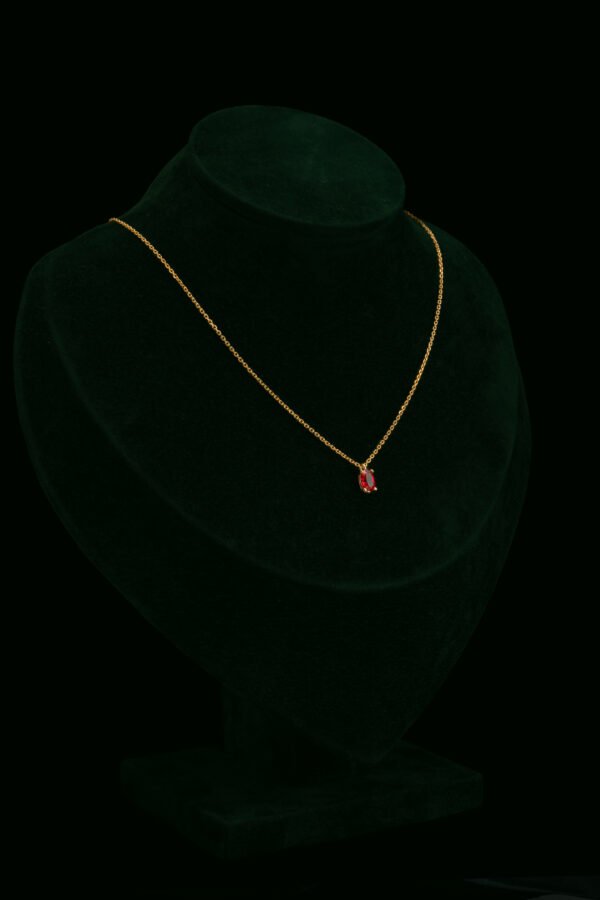 Ogrlica s laboratorijskim rubinom od 0.55 ct