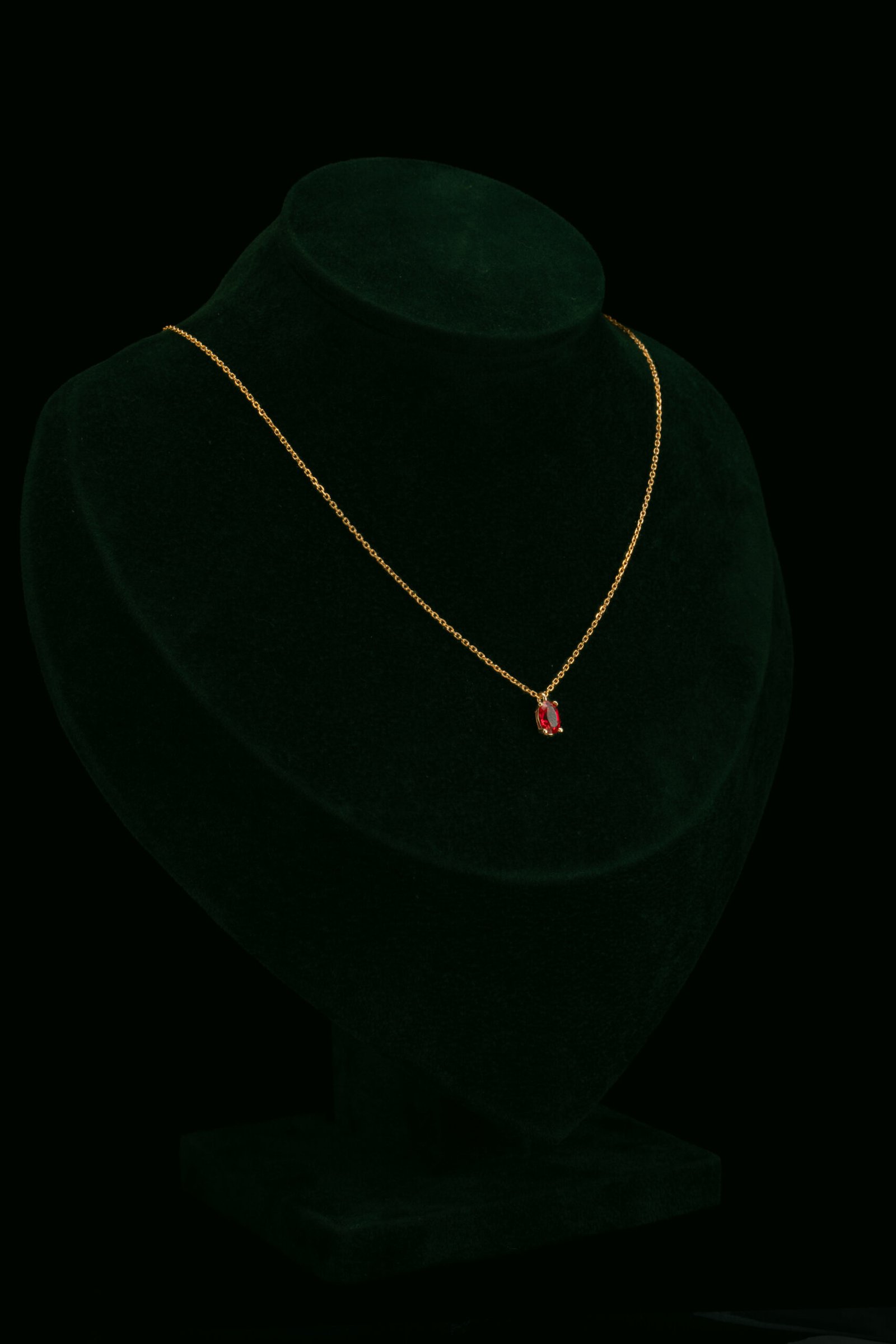 Ogrlica s laboratorijskim rubinom od 0.55 ct