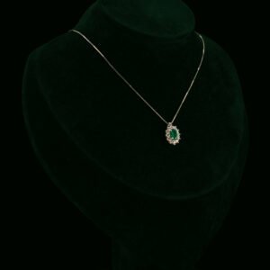 Ogrlica s prirodnim dijamantima i smaragdom od 0.75 ct