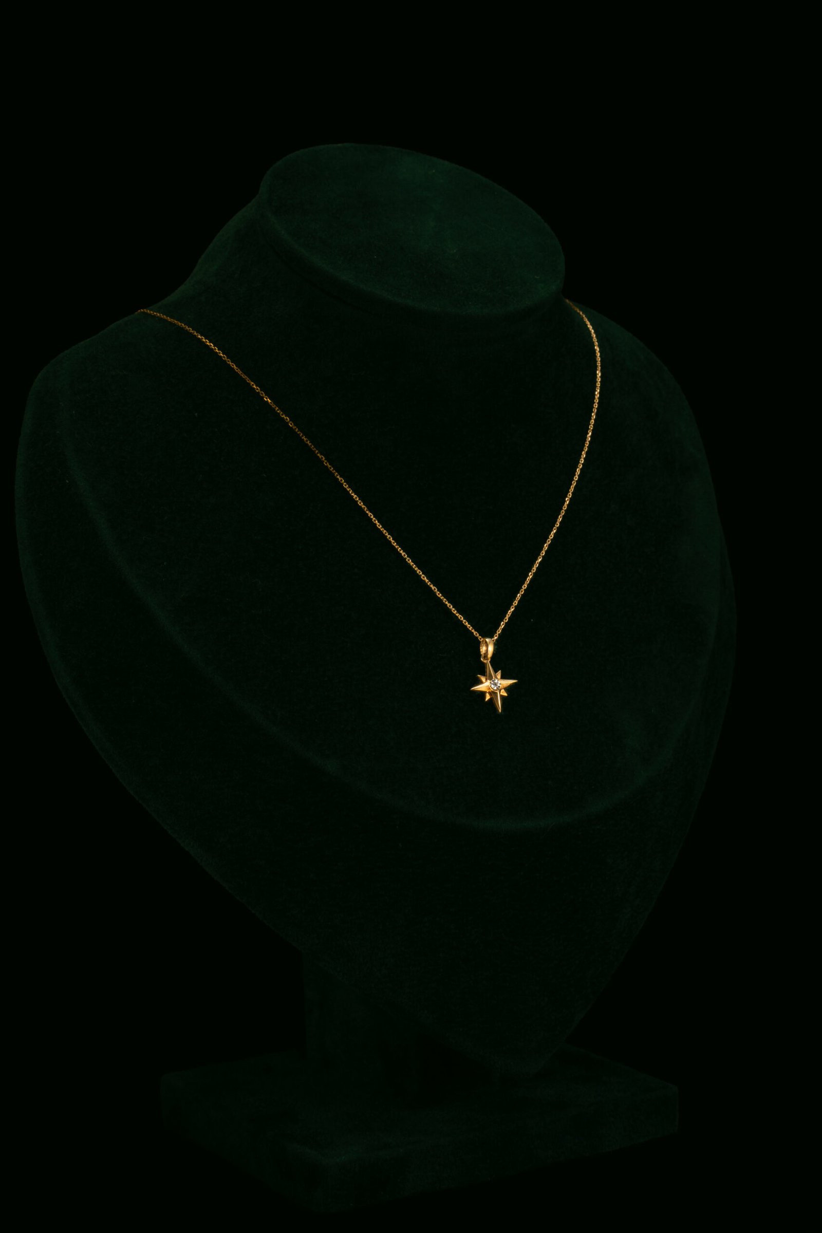 Ogrlica s prirodnim dijamantom od 0.03 ct