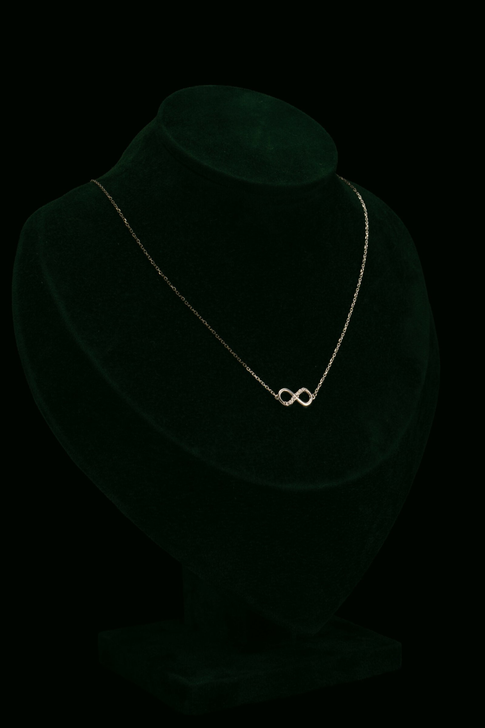 Ogrlica s prirodnim dijamantima od 0.06 ct