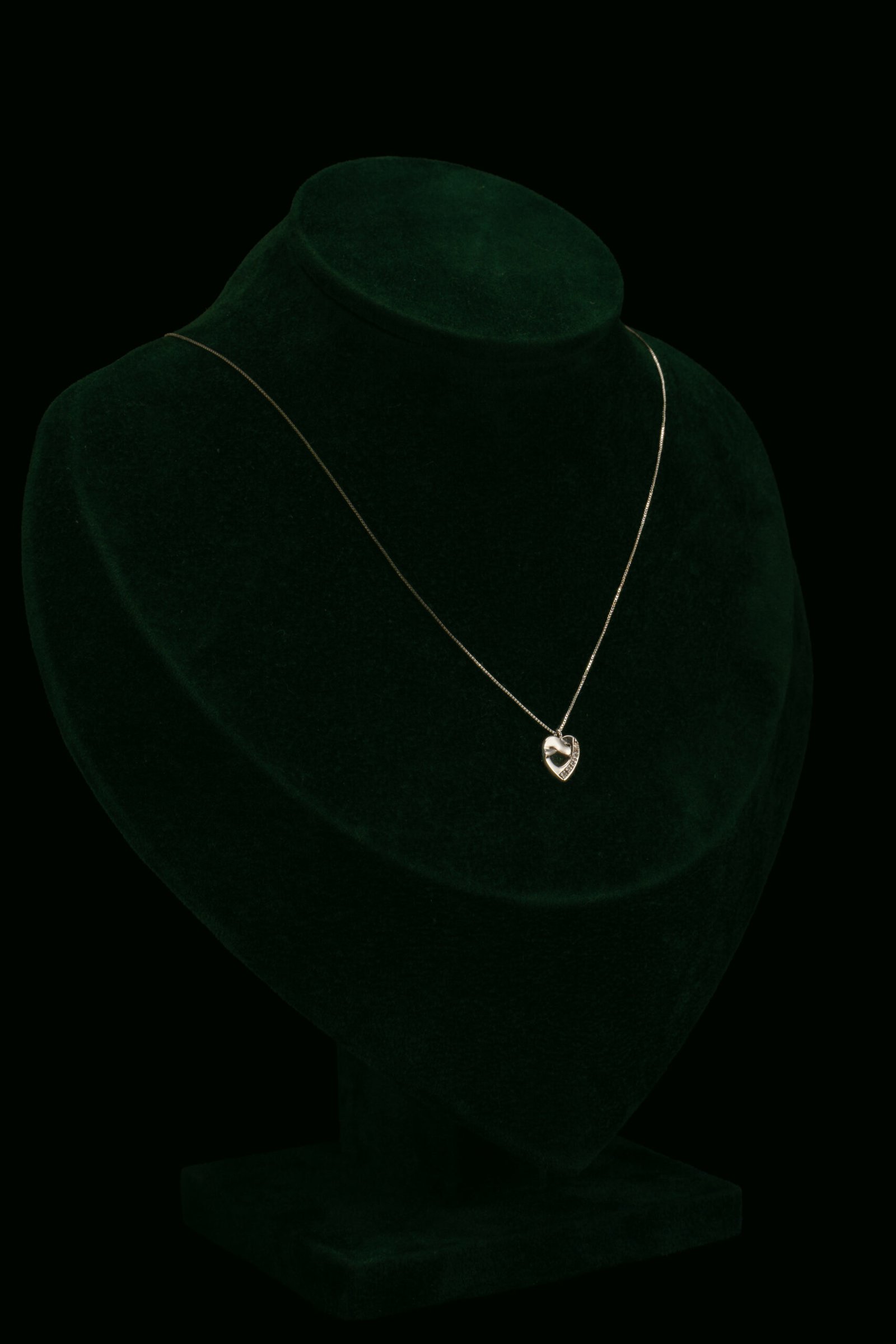 Ogrlica s prirodnim dijamantima od 0.025 ct