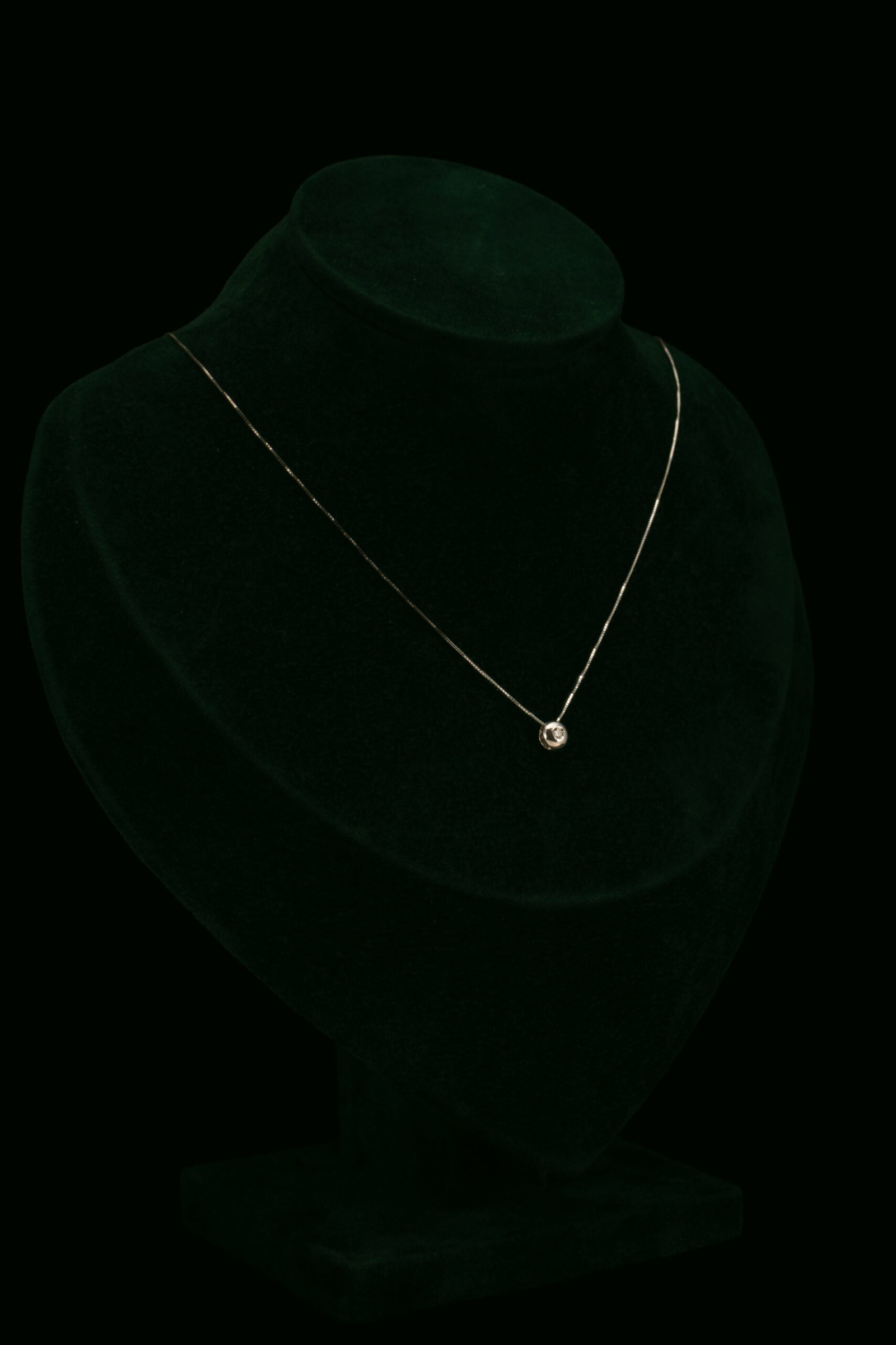 Ogrlica s prirodnim dijamantom od 0.02 ct