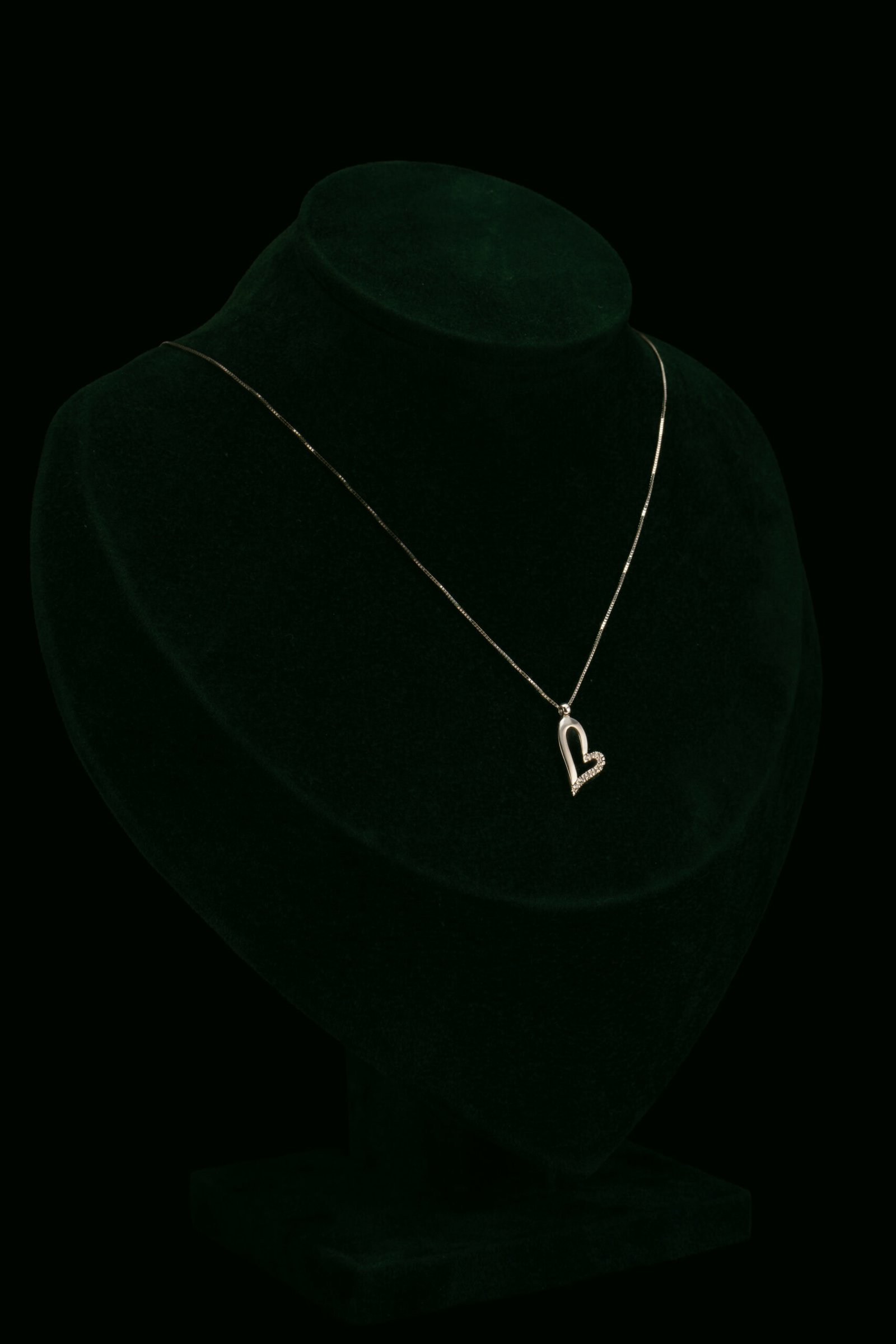 Ogrlica s prirodnim dijamantima od 0.035 ct