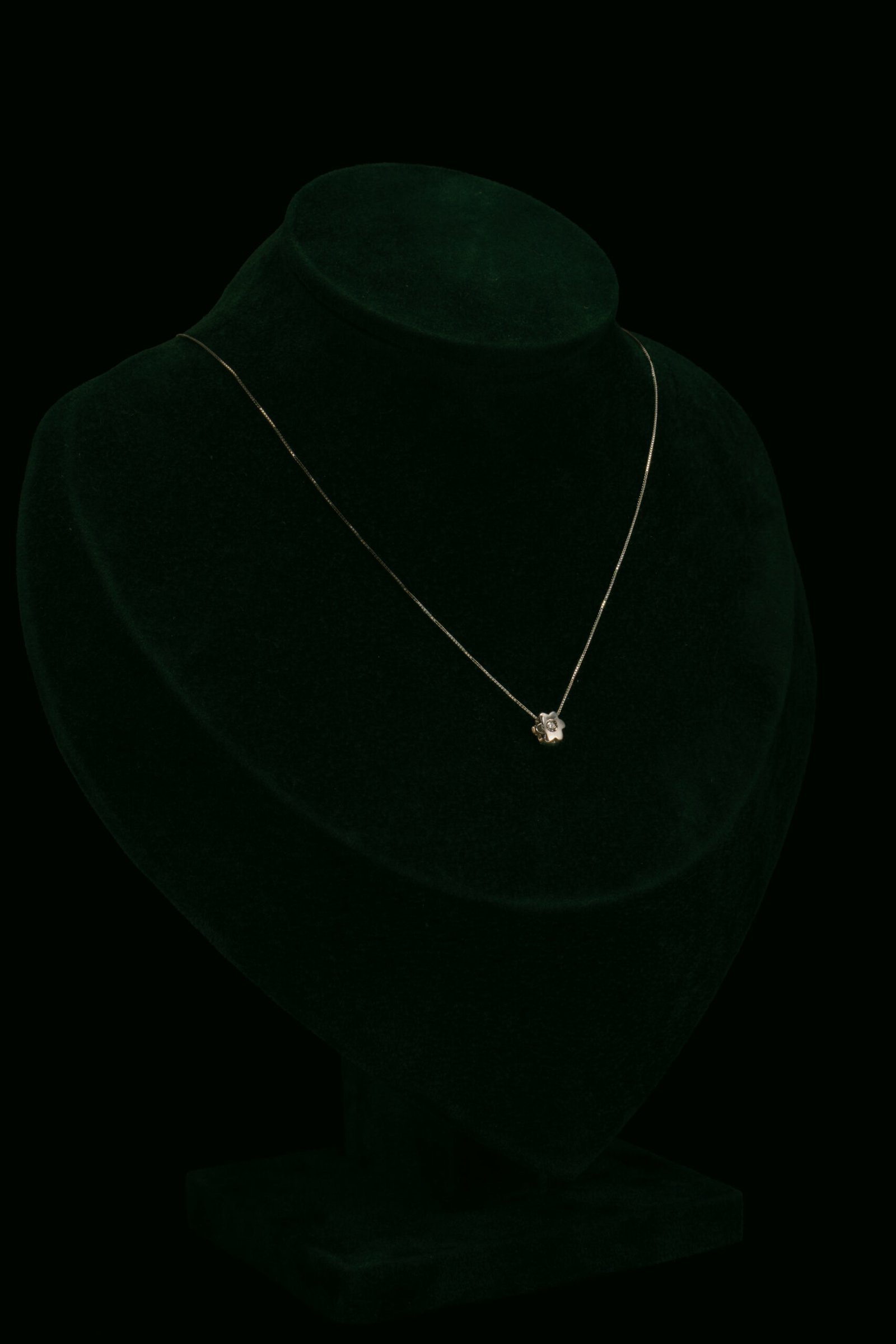 Ogrlica s prirodnim dijamantom od 0.025 ct