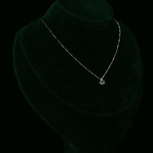 Ogrlica sa safirom od 0.20 ct