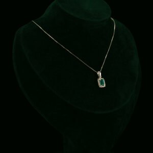 Ogrlica s prirodnim dijamantima i smaragdom od 1.00 ct
