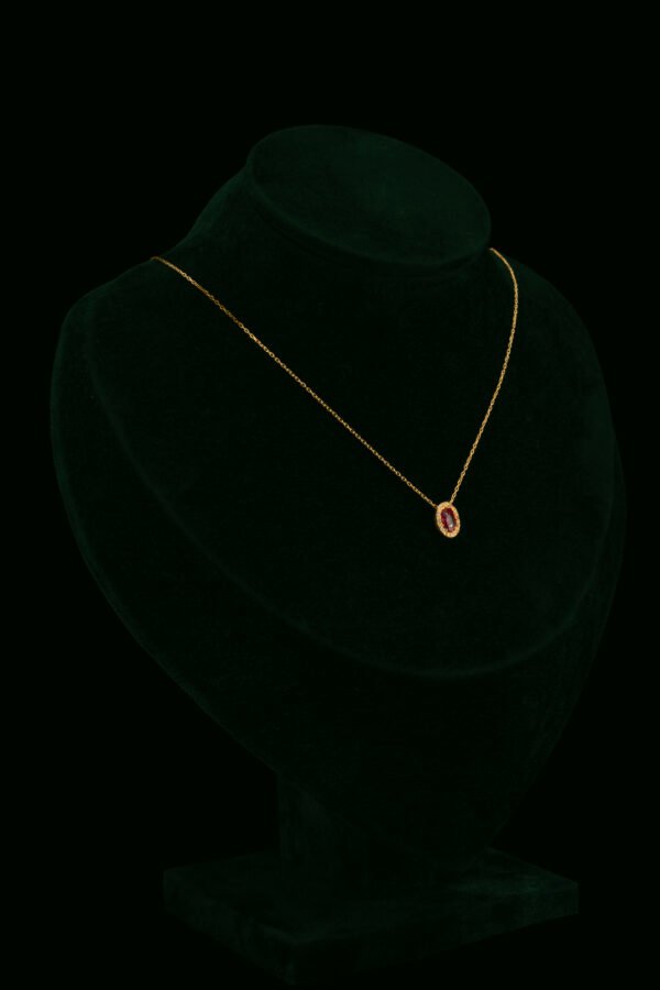 Ogrlica s prirodnim dijamantima i rubinom od 0.60 ct
