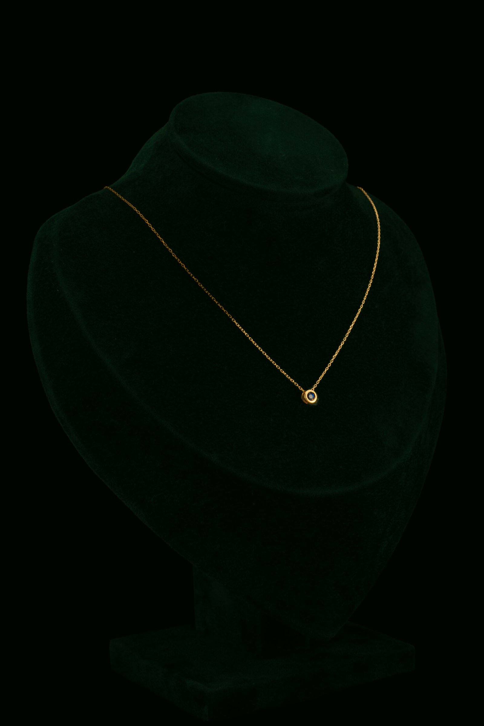 Ogrlica sa safirom od 0.15 ct