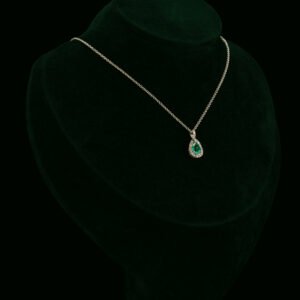 Ogrlica s prirodnim dijamantima i smaragdom od 0.70 ct