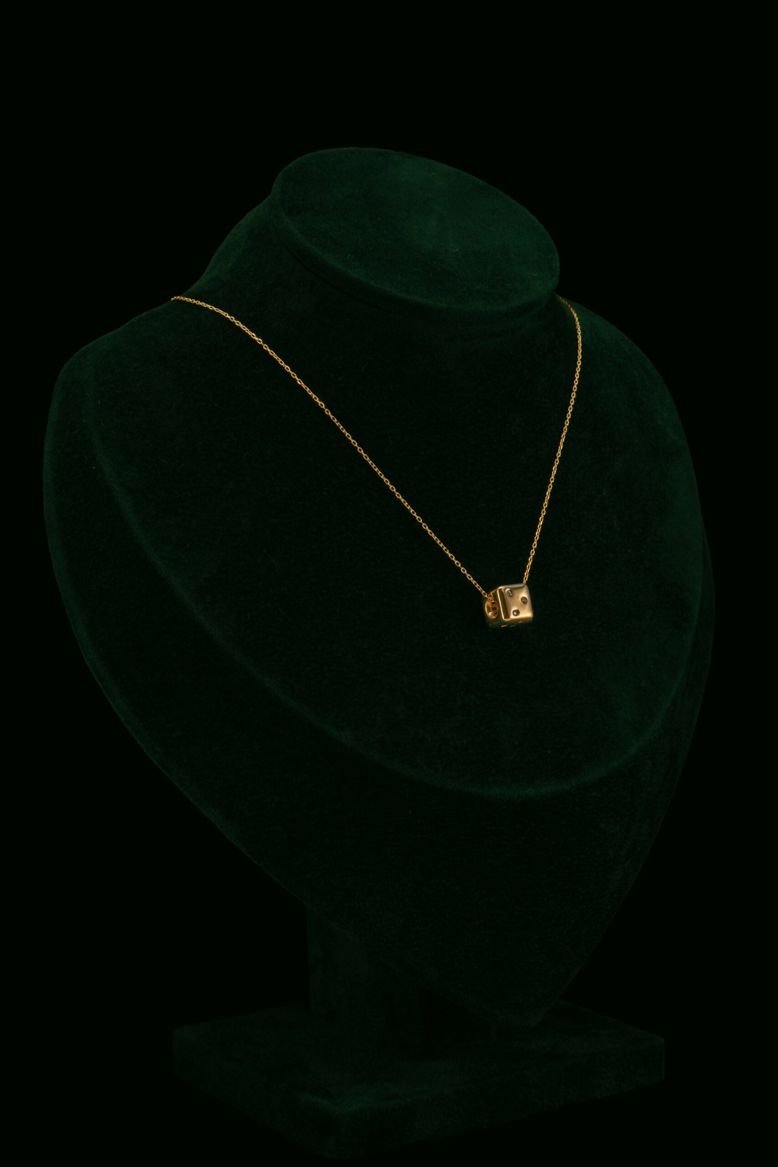 Ogrlica s prirodnim dijamantima od 0.06 ct