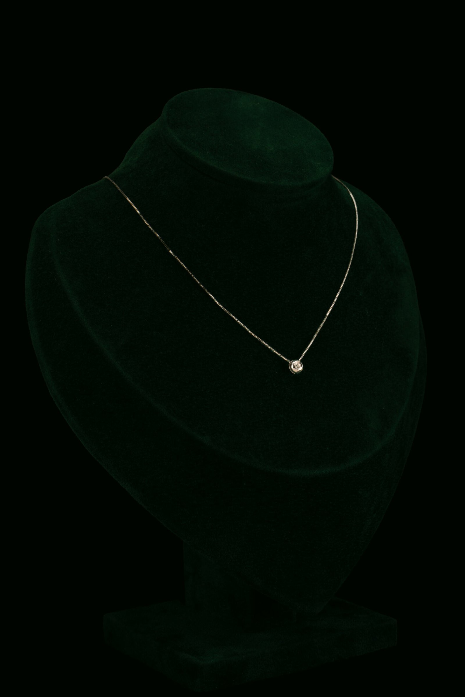 Ogrlica s prirodnim dijamantom od 0.03 ct