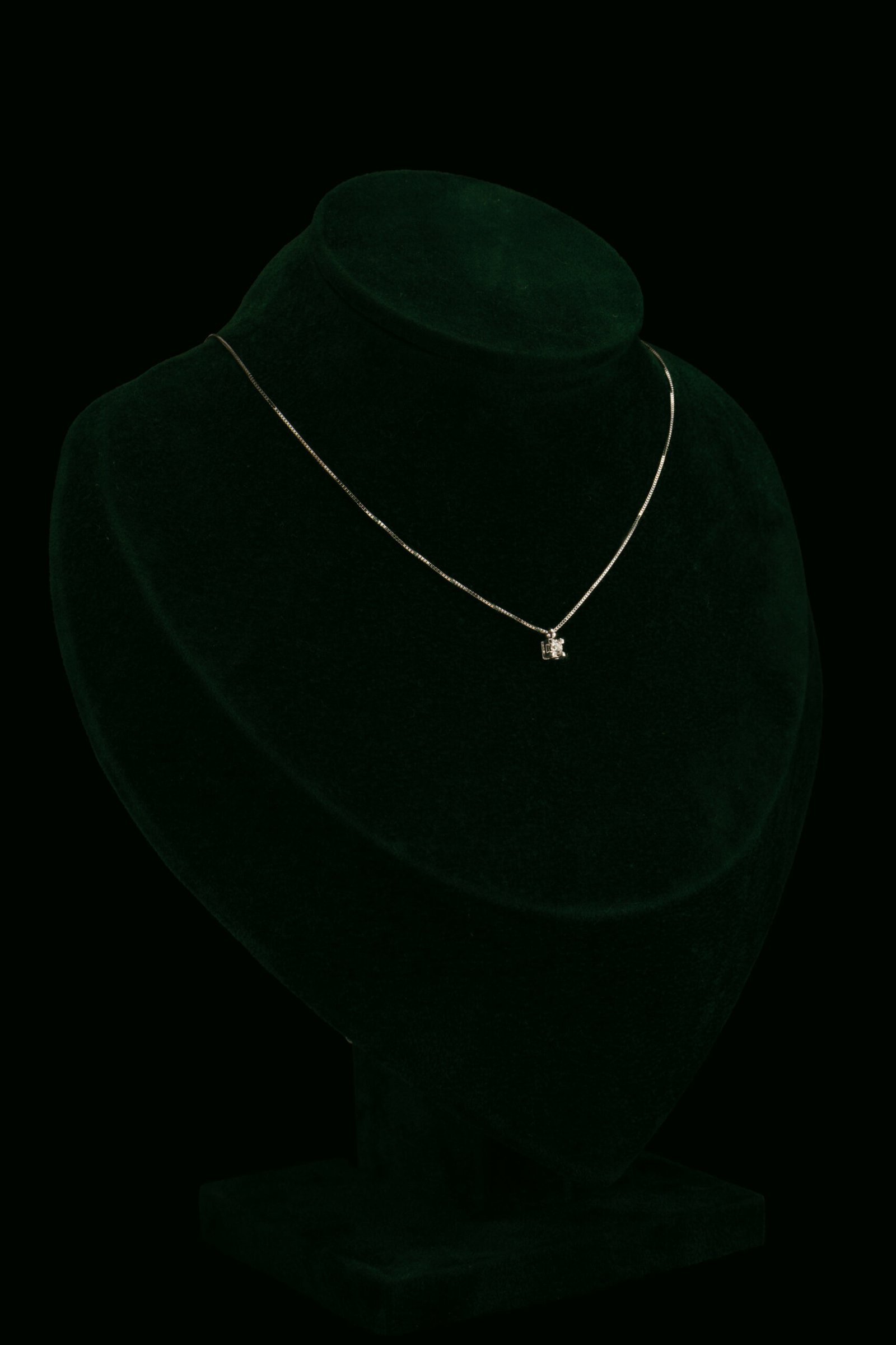 Ogrlica s prirodnim dijamantom od 0.05 ct