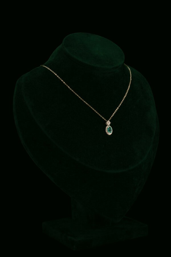 Ogrlica s prirodnim dijamantom i smaragdom od 0.40 ct