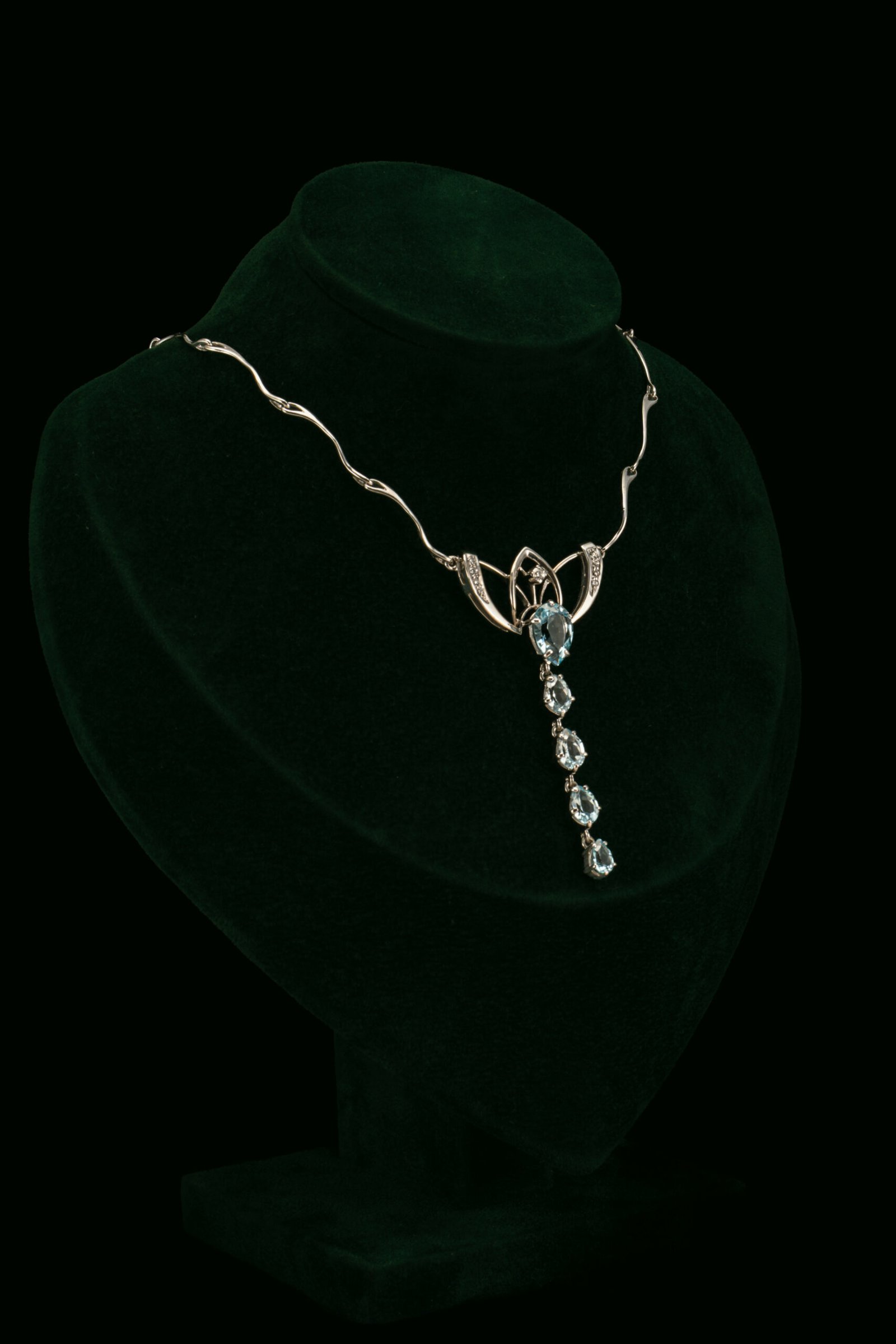 Ogrlica s prirodnim dijamantima i Aquamarinima od 6.00 ct