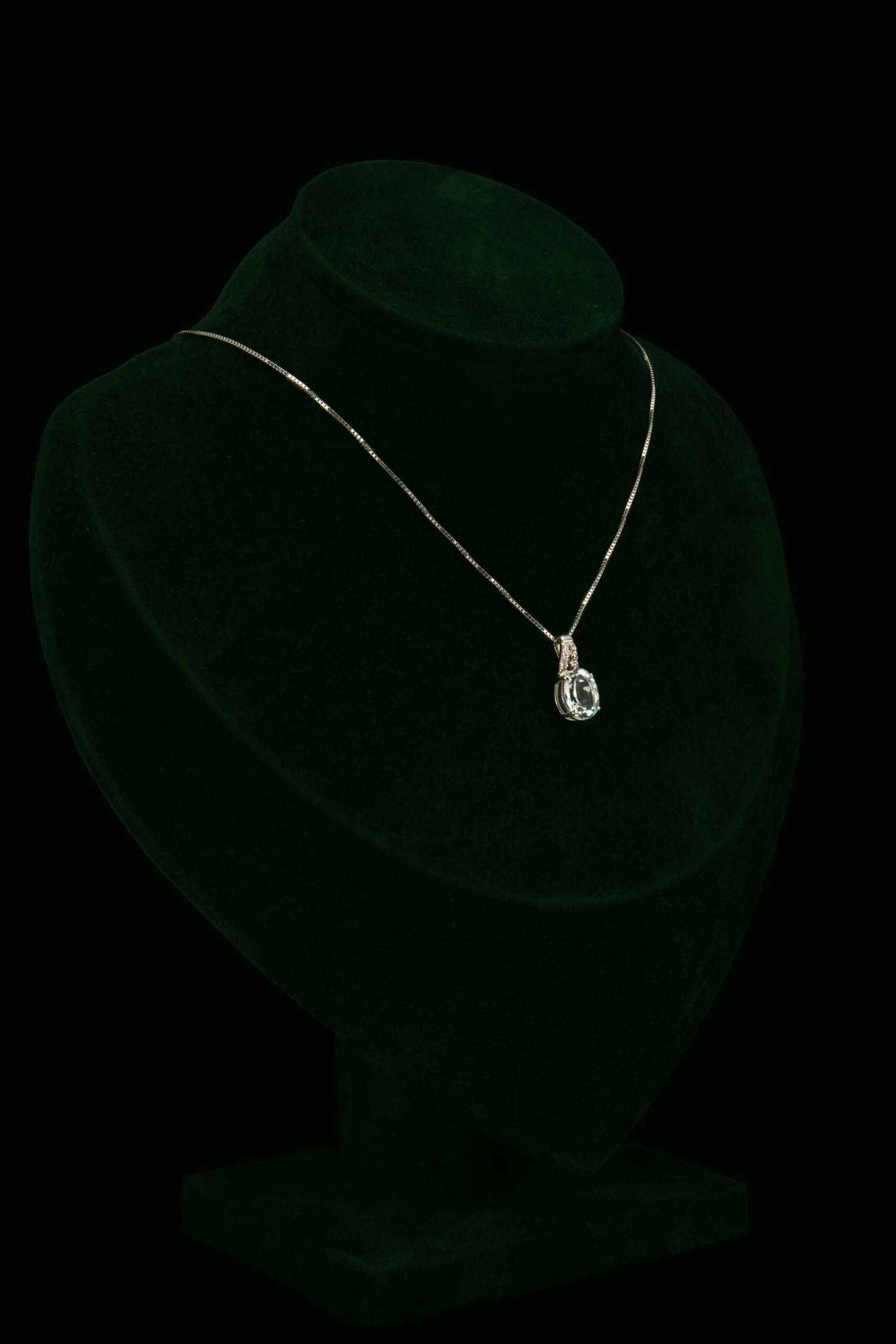 Ogrlica s prirodnim dijamantima i Aquamarinom od 1.50 ct