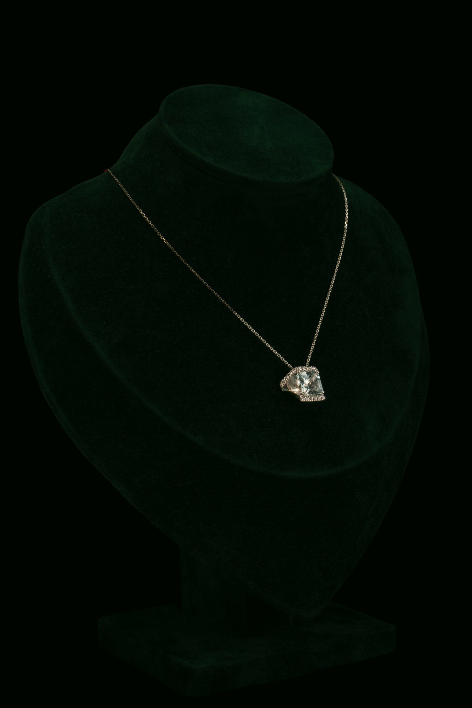 Ogrlica s prirodnim dijamantima i Aquamarinom od 2.00 ct