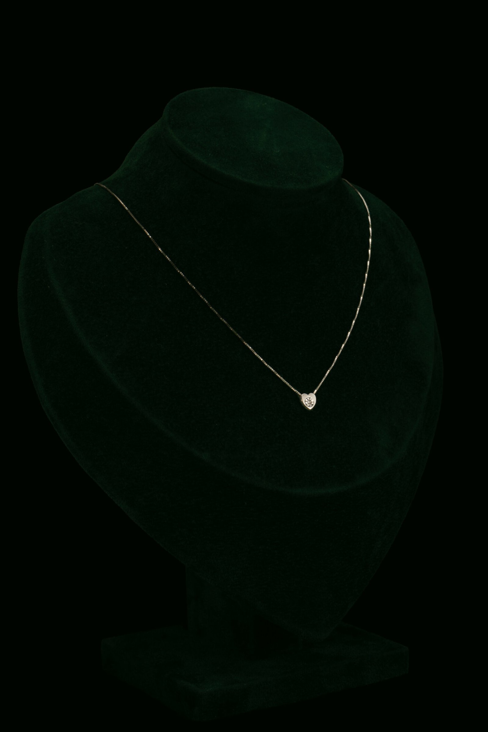 Ogrlica s prirodnim dijamantom od 0.015 ct