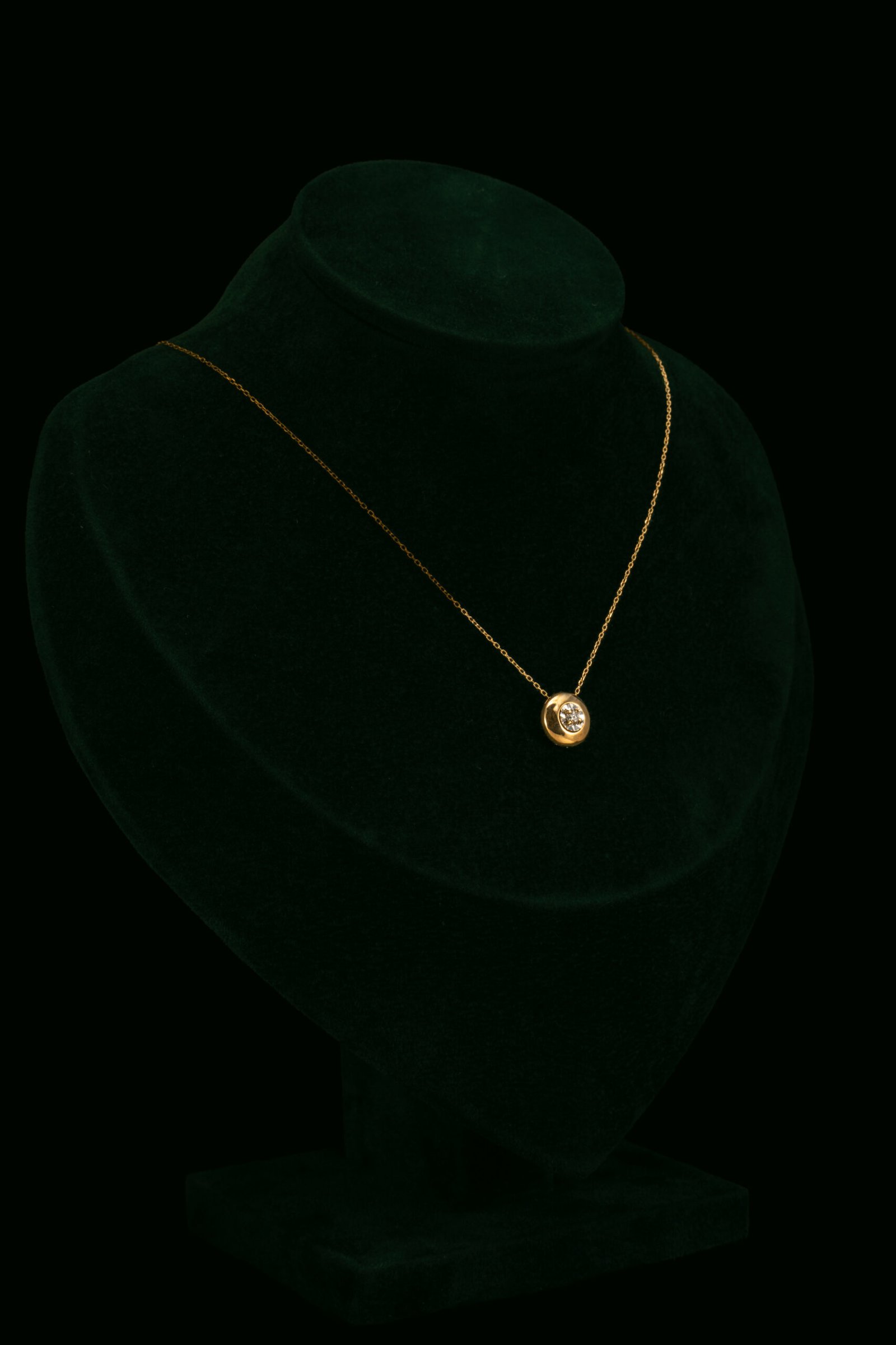 Ogrlica s prirodnim dijamantom od 0.06 ct