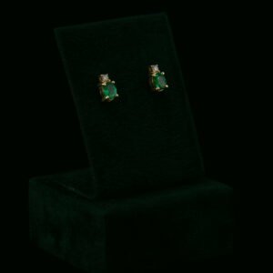 Naušnice s prirodnim dijamantima i smaragdima od 0.56 ct