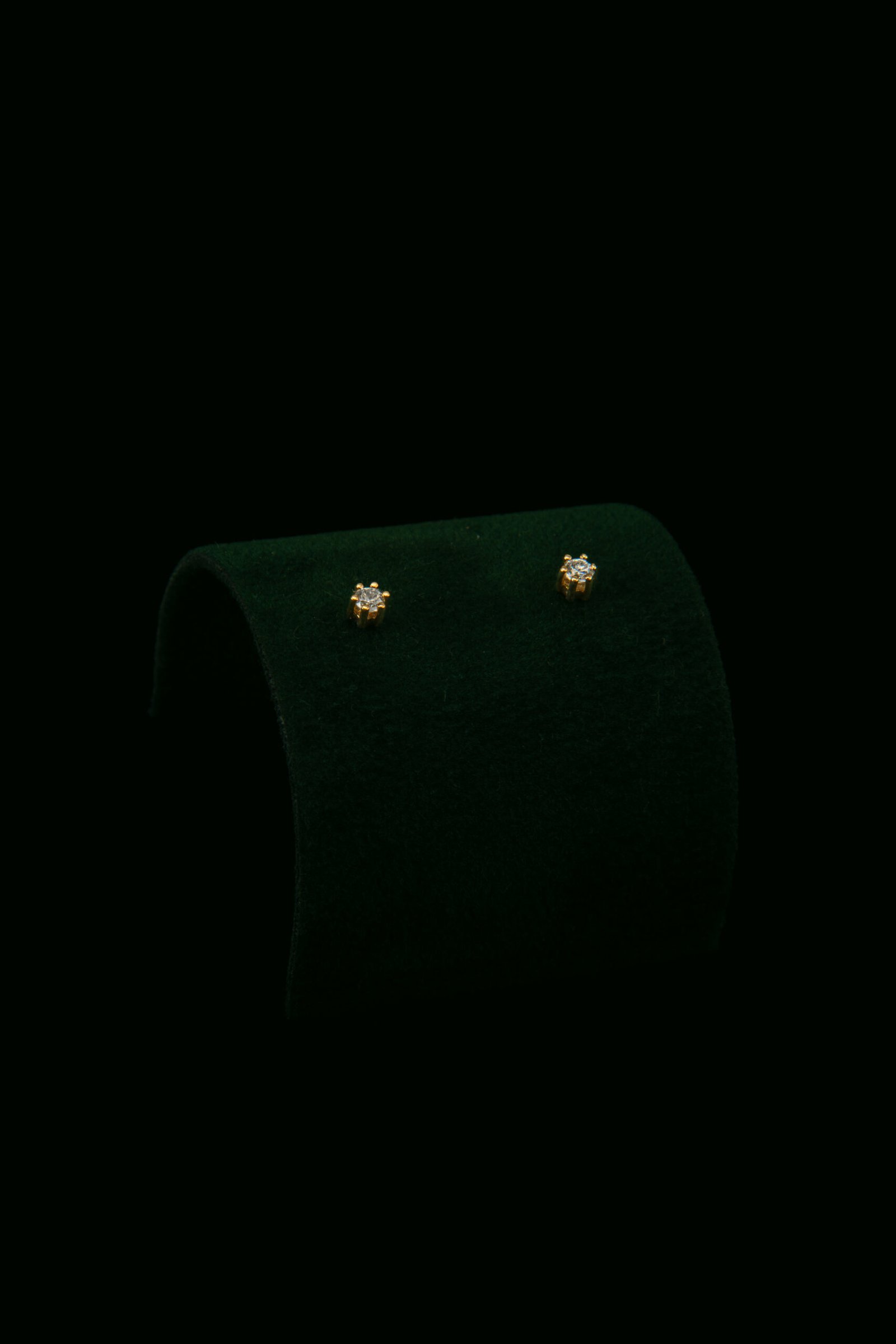 Naušnice s prirodnim dijamantima od 0.16 ct