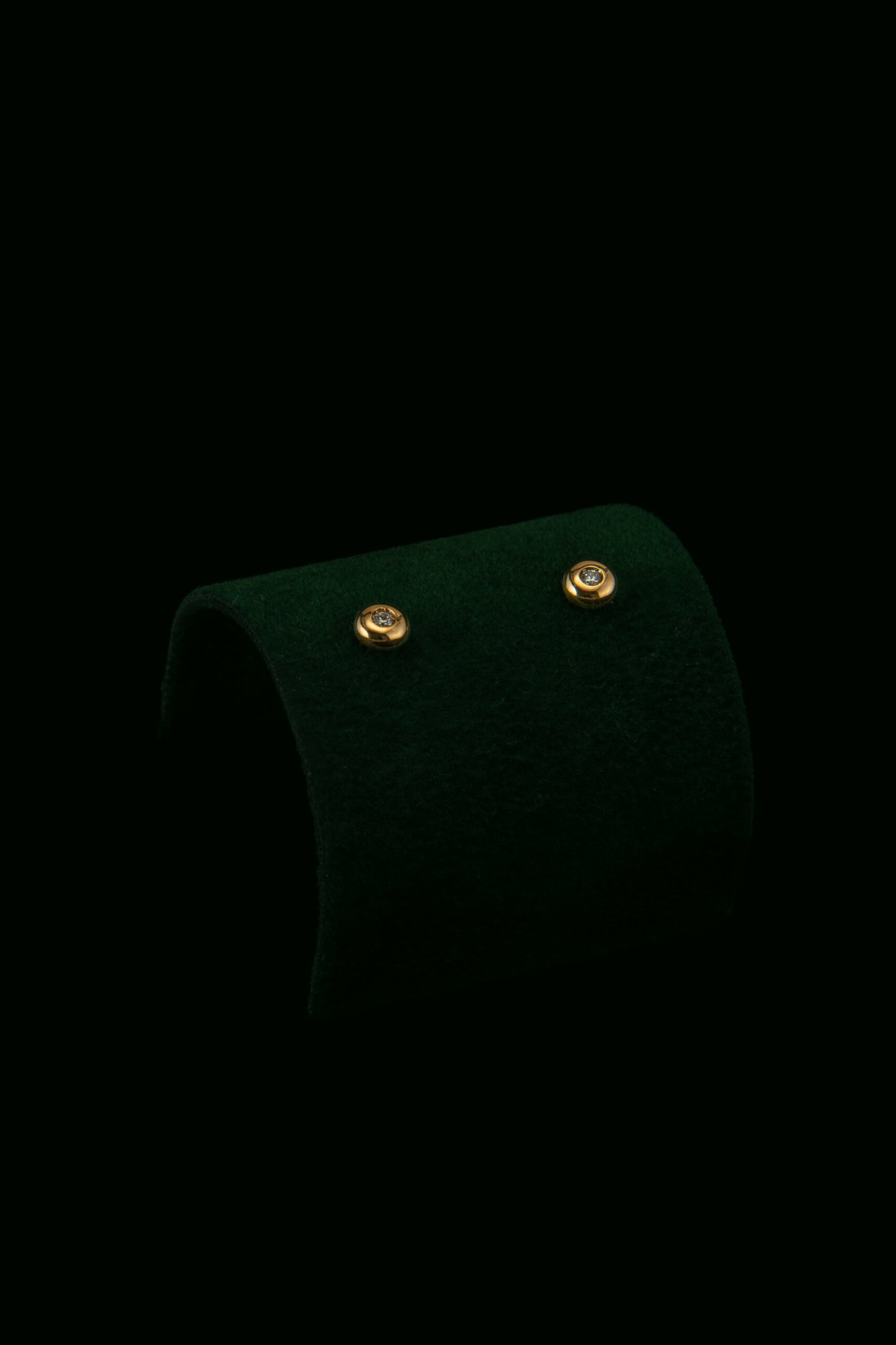 Naušnice s prirodnim dijamantima od 0.04 ct