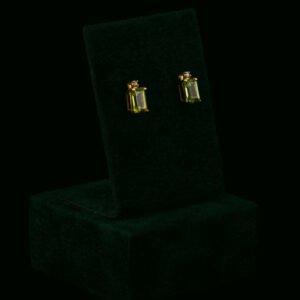 Naušnice s dijamantima i peridotom od 1.20 ct