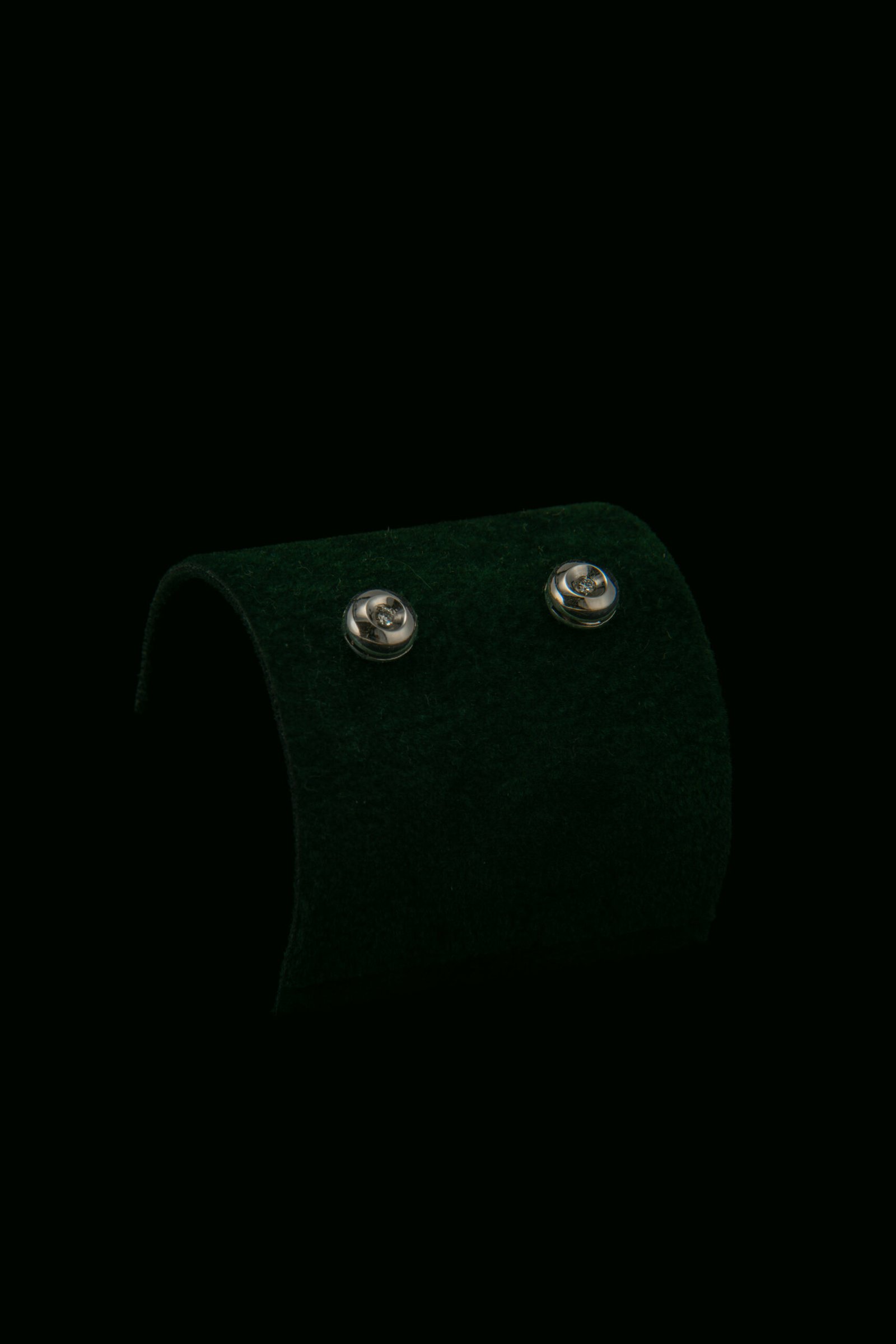 Naušnice s prirodnim dijamantima od 0.04 ct