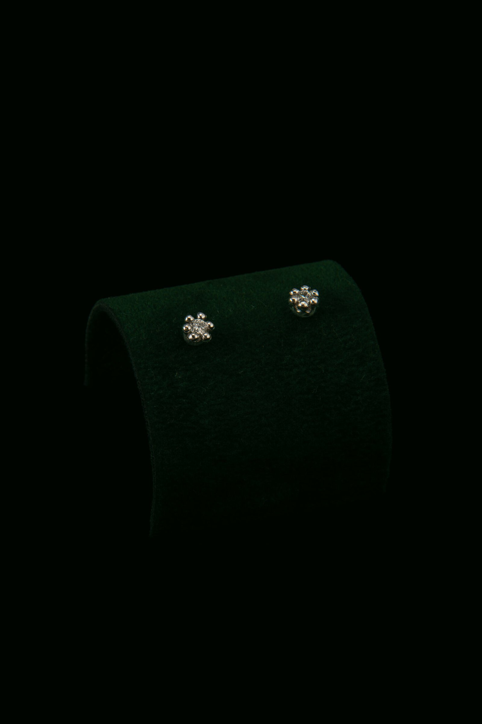 Naušnice s prirodnim dijamantima od 0.20 ct