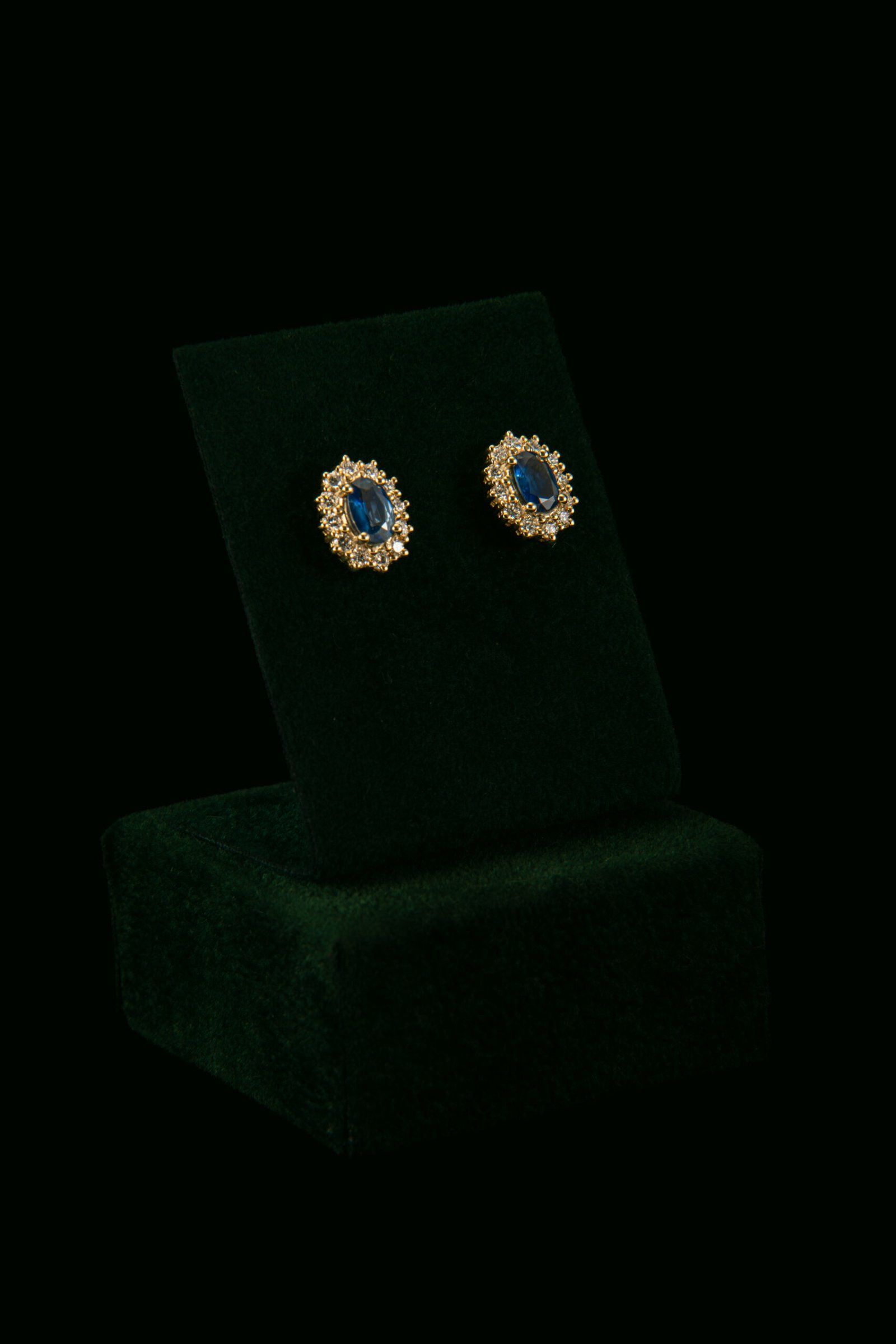 Naušnice s prirodnim dijamantima i safirima od 0.87 ct
