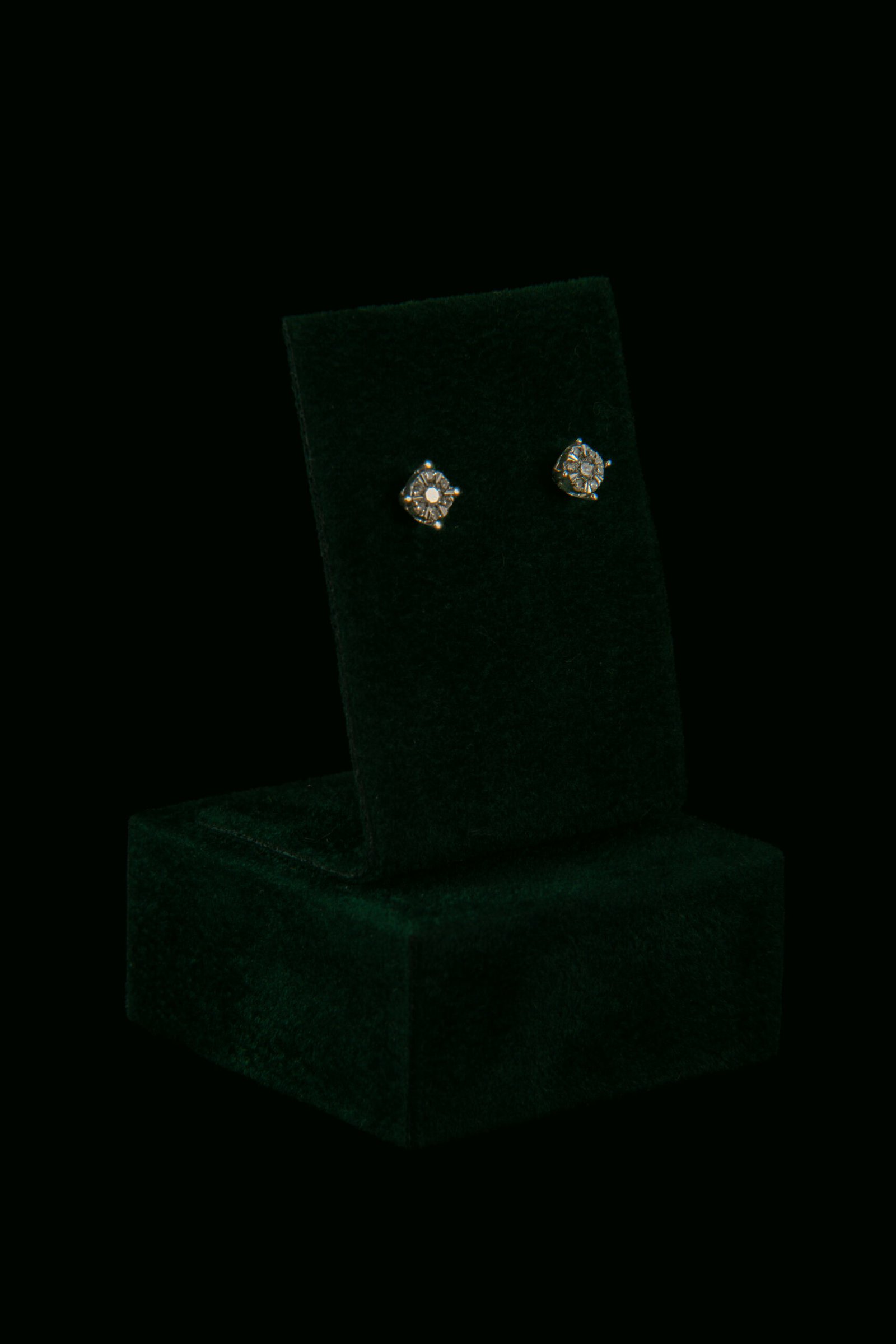 Naušnice s prirodnim dijamantima od 0.16 ct