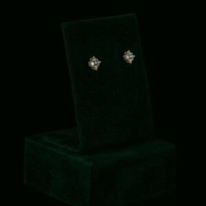 Naušnice s prirodnim dijamantima od 0.22 ct