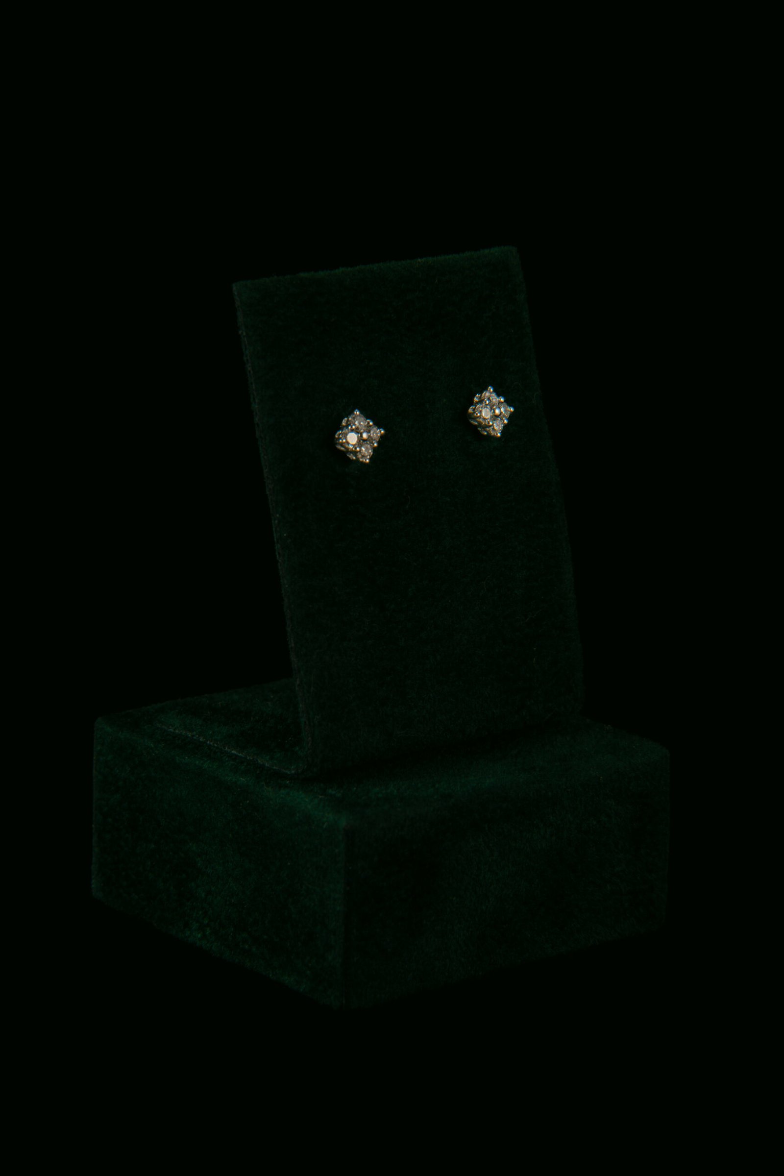 Naušnice s prirodnim dijamantima od 0.22 ct