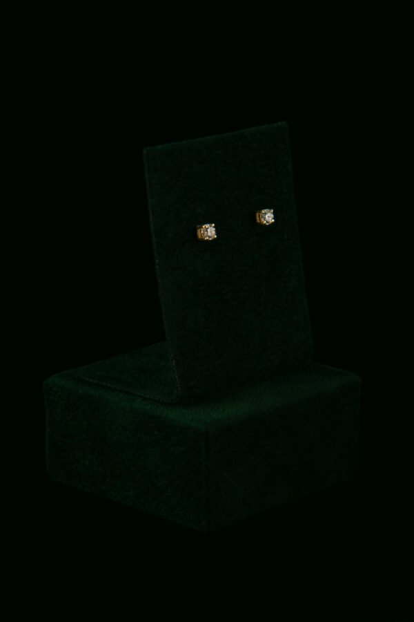 Naušnice s prirodnim dijamantima od 0.18 ct
