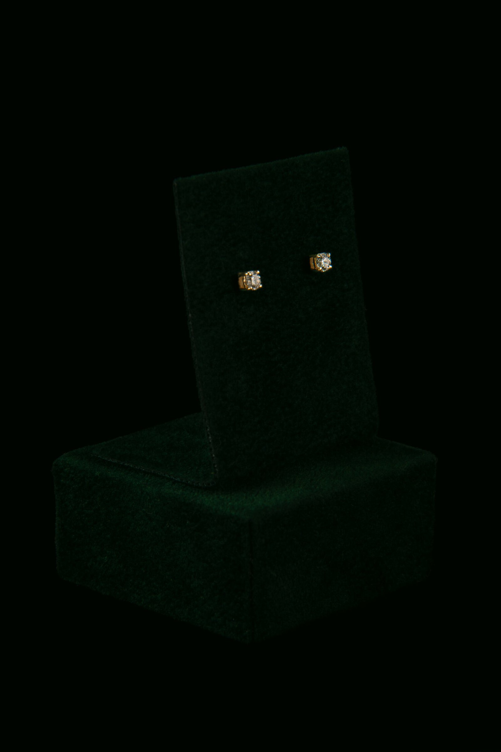 Naušnice s prirodnim dijamantima od 0.18 ct