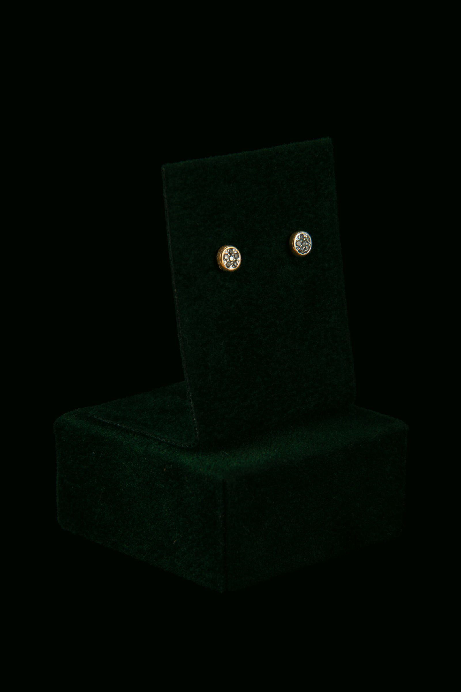 Naušnice s prirodnim dijamantima od 0.06 ct