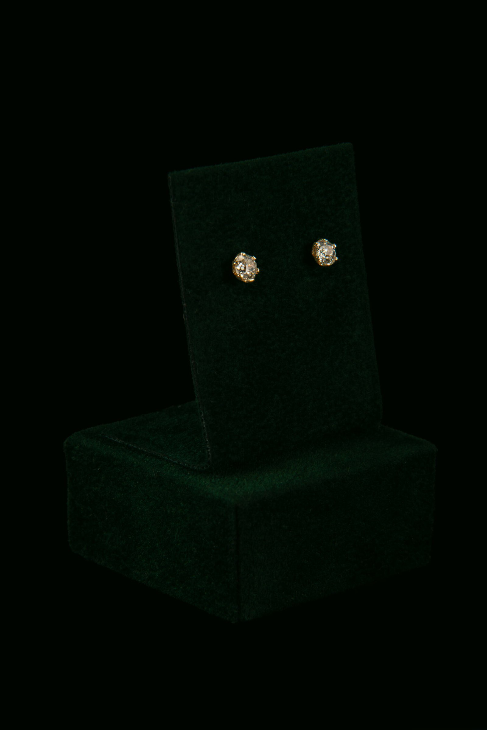 Naušnice s prirodnim dijamantima od 0.60 ct