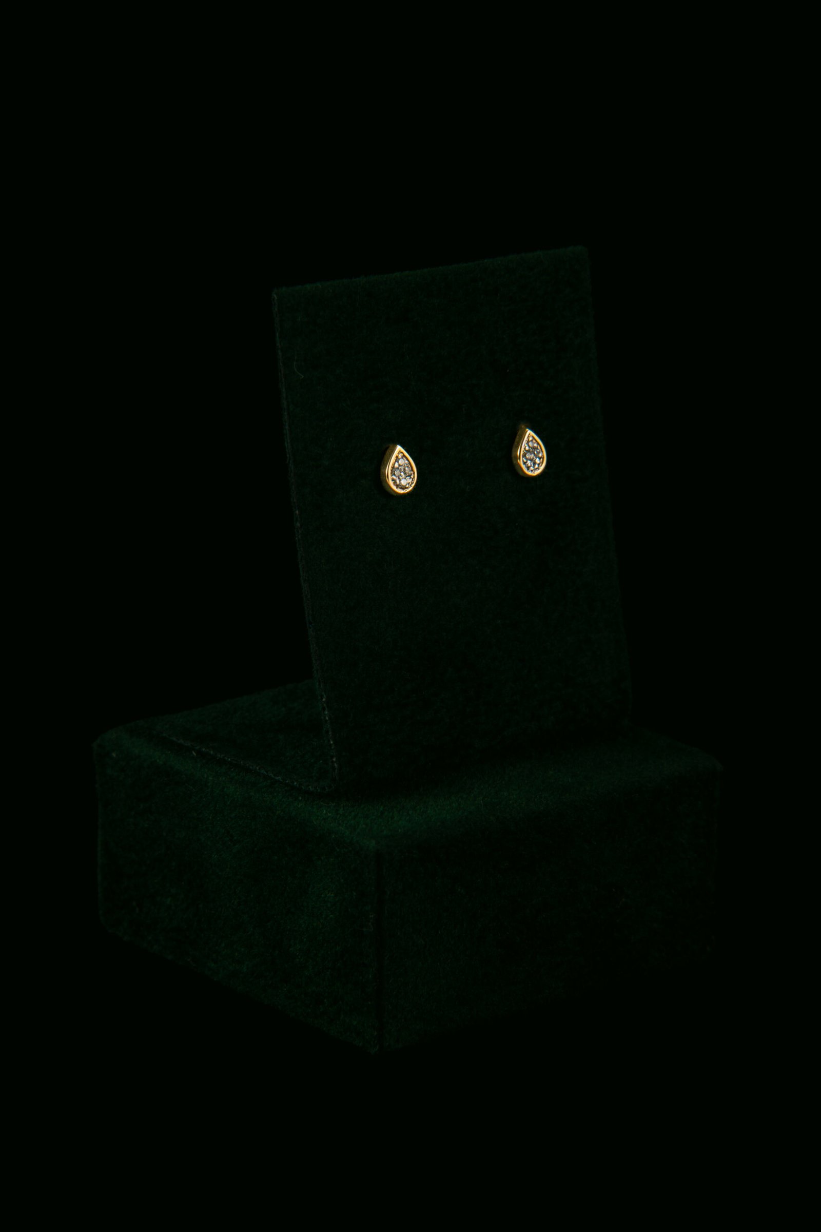 Naušnice s prirodnim dijamantima od 0.03 ct