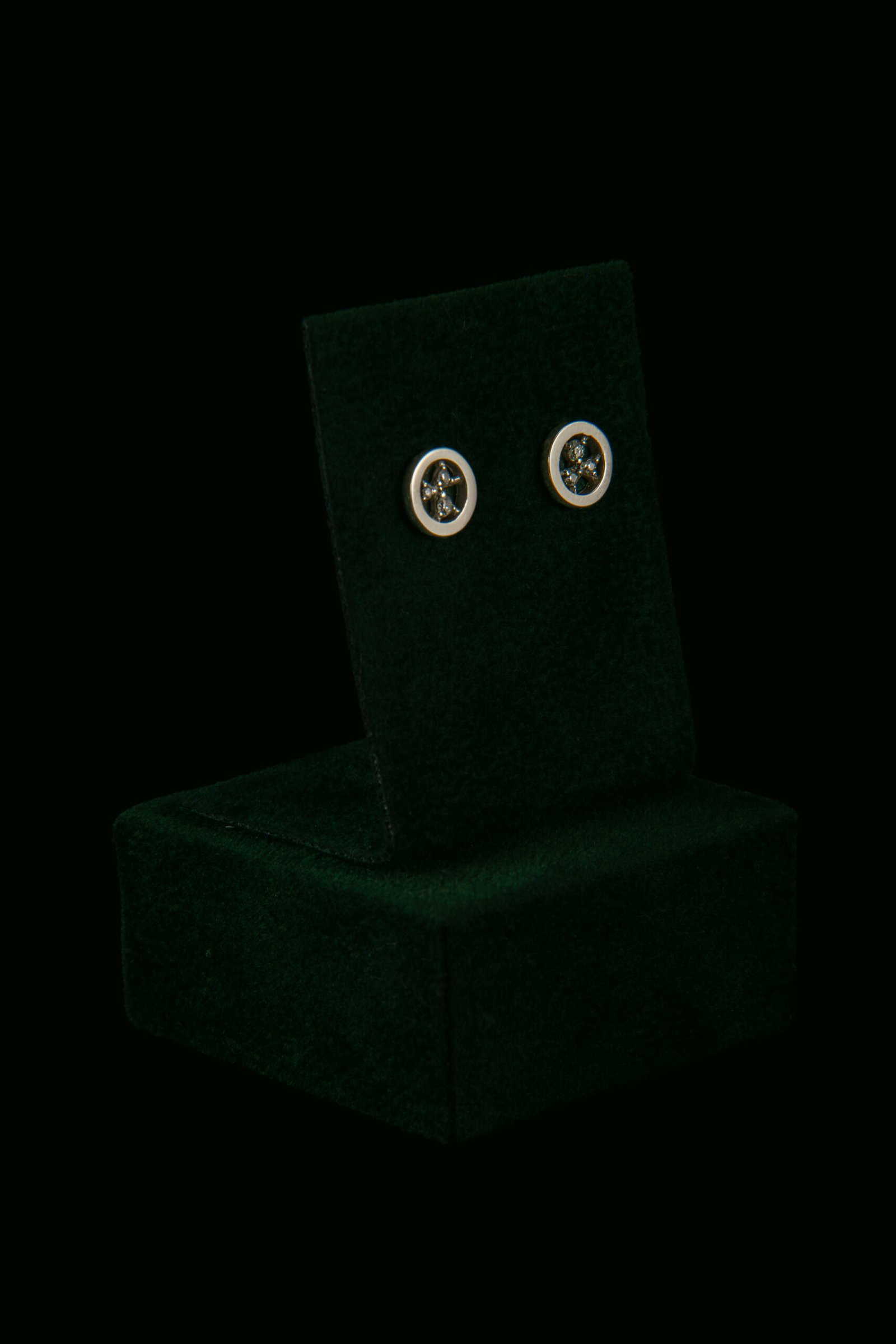 Naušnice s prirodnim dijamantima od 0.08 ct