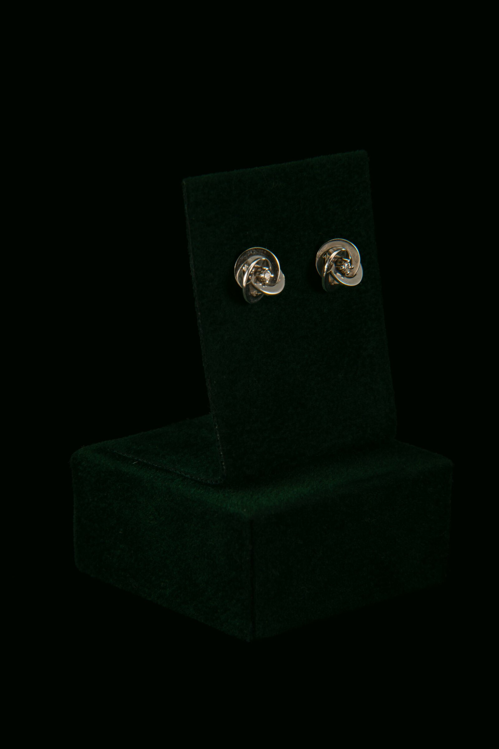 Naušnice s prirodnim dijamantima od 0.04 ct