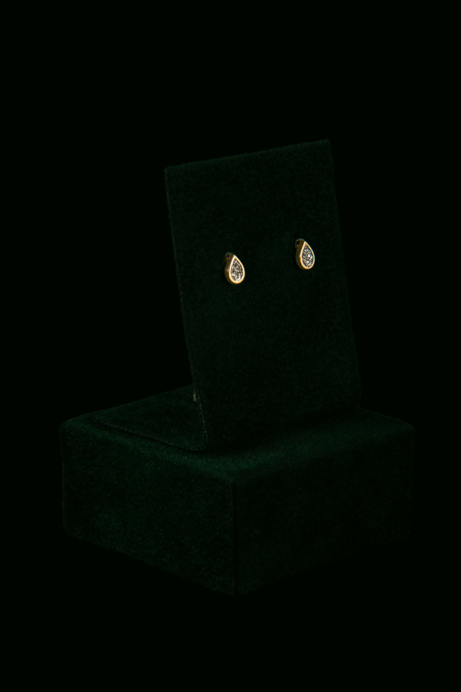 Naušnice s prirodnim dijamantima od 0.02 ct