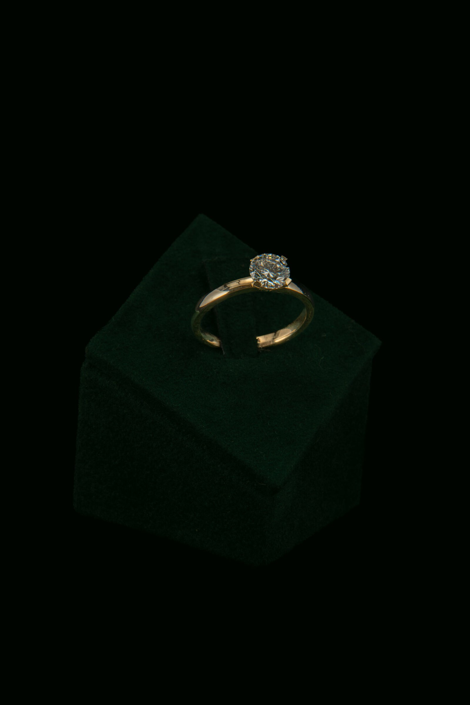 Prsten s laboratorijskim dijamantom od 1.04 ct