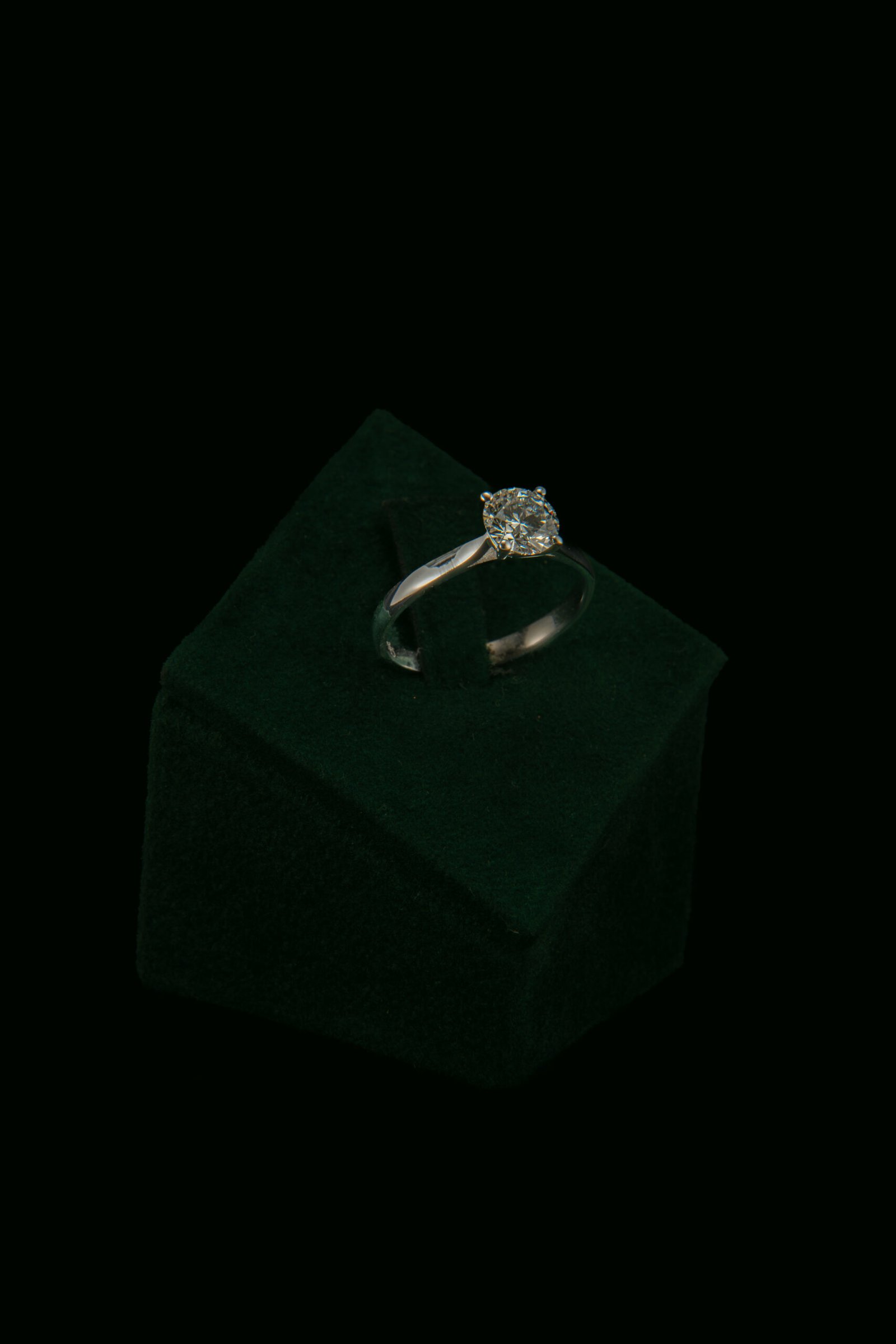 Prsten s laboratorijskim dijamantom od 1.04 ct
