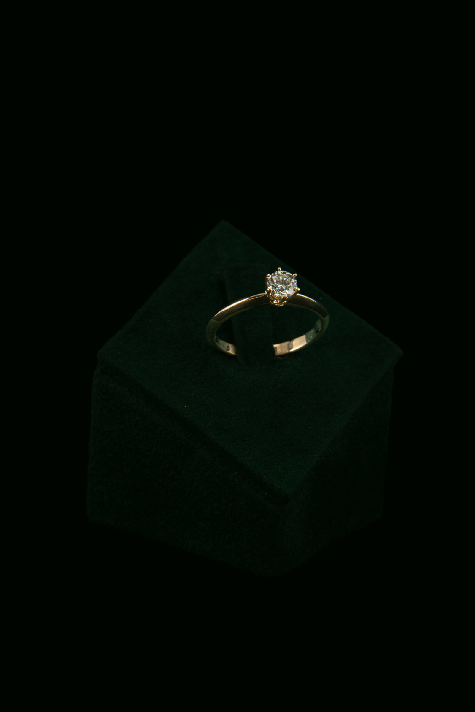 Prsten s laboratorijskim dijamantom od 0.41 ct