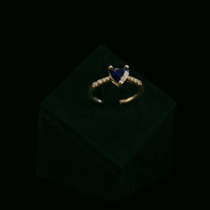 Prsten s laboratorijskim dijamantima i laboratorijskim safirom od 1.40 ct