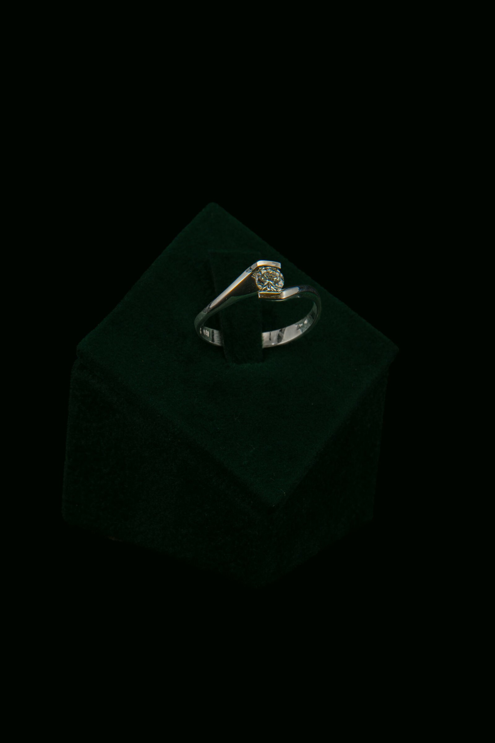 Zaručnički prsten s prirodnim dijamantom od 0.31 ct