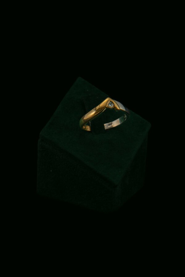Prsten s prirodnim dijamantom od 0.08 ct