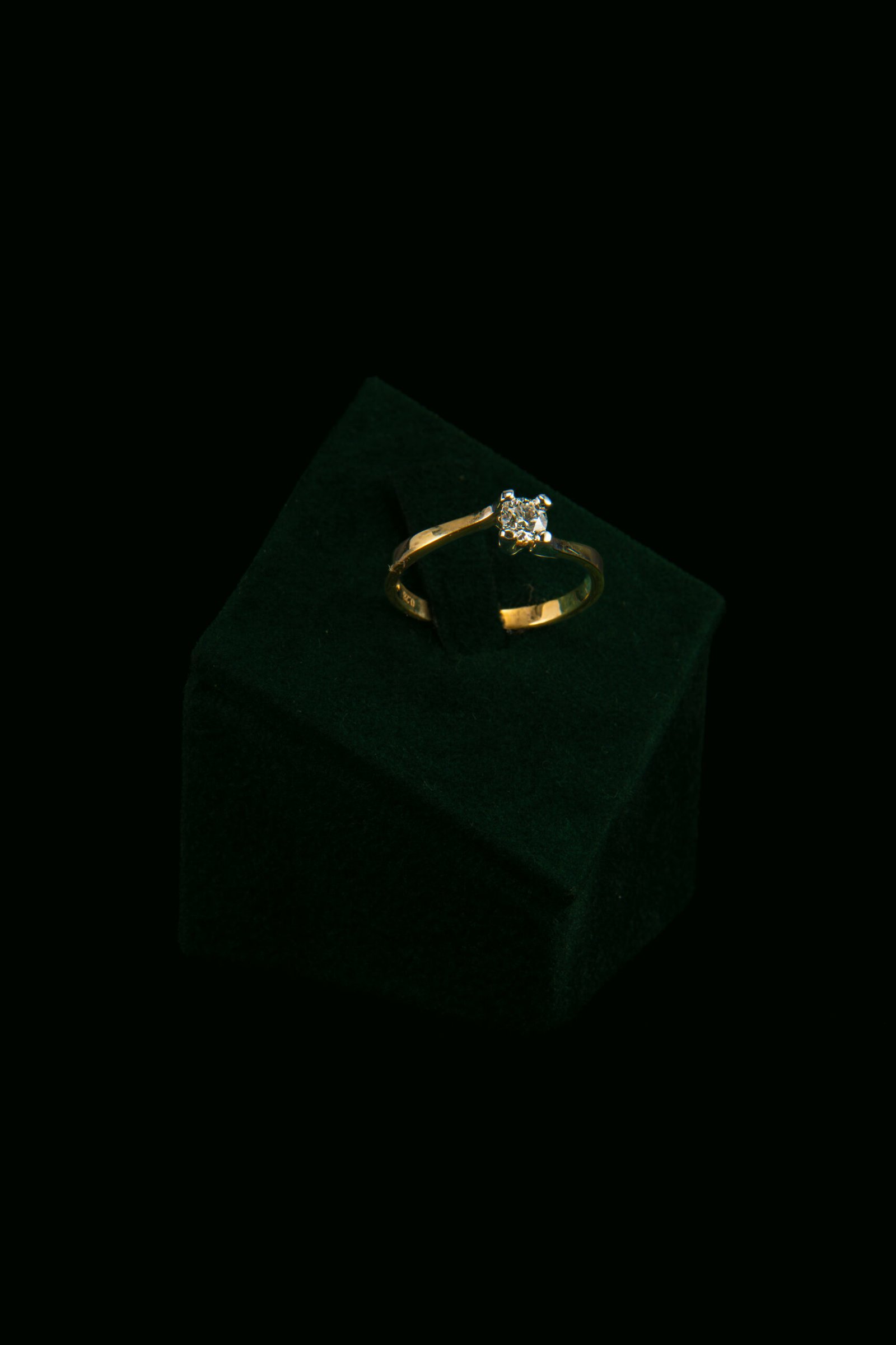 Zaručnički prsten s prirodnim dijamantom od 0.28 ct