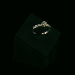 Prsten s prirodnim dijamantima od 0.55 ct