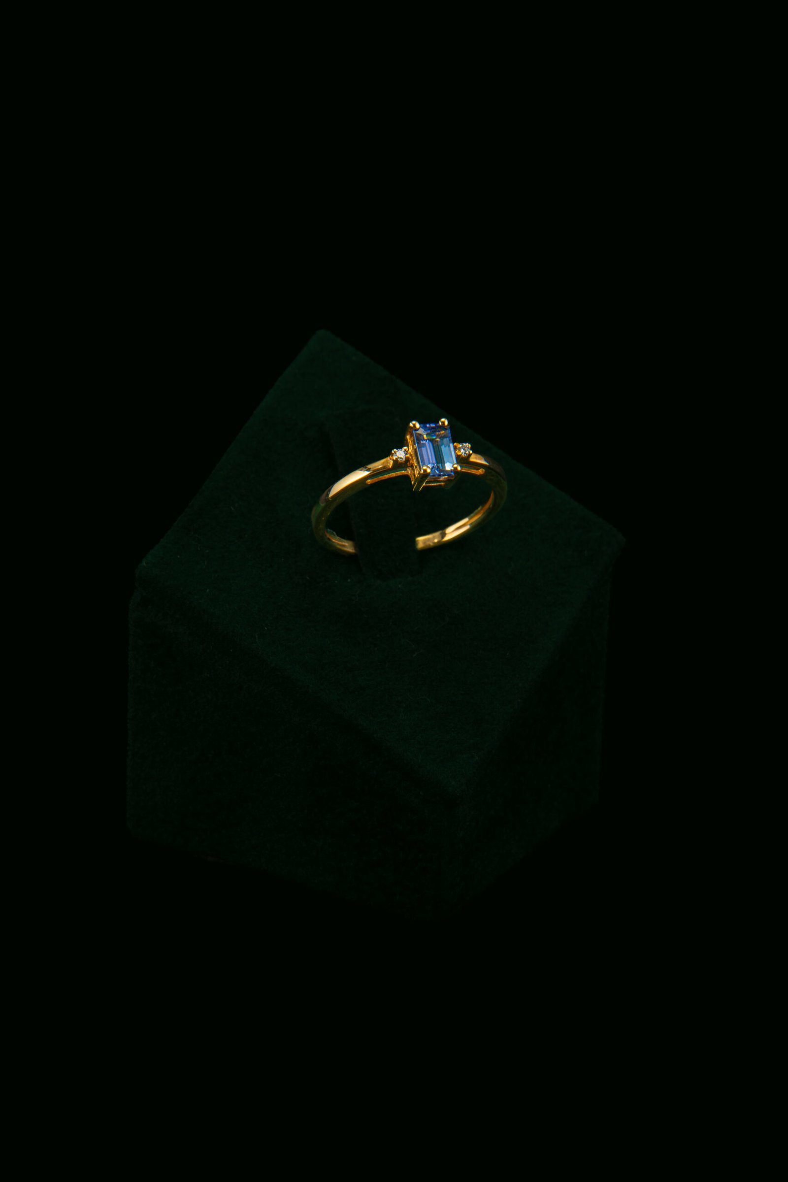 Prsten s prirodnim dijamantima i tanzanitom od 0.60 ct